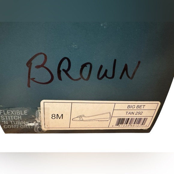 AEROSOLES “Big Bet” Tan Flats with Gold Detail - Picture 4 of 4